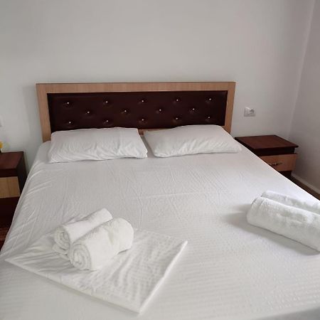 Guest House Eloid Berat Exterior photo